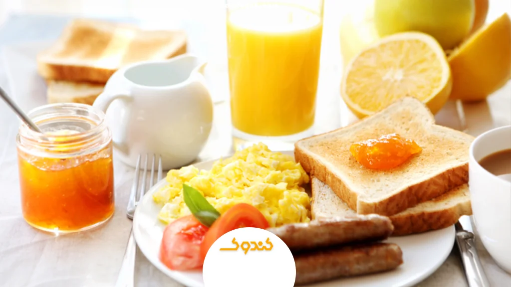 نان سبوس‌دار + پنیر + عسل طبیعی